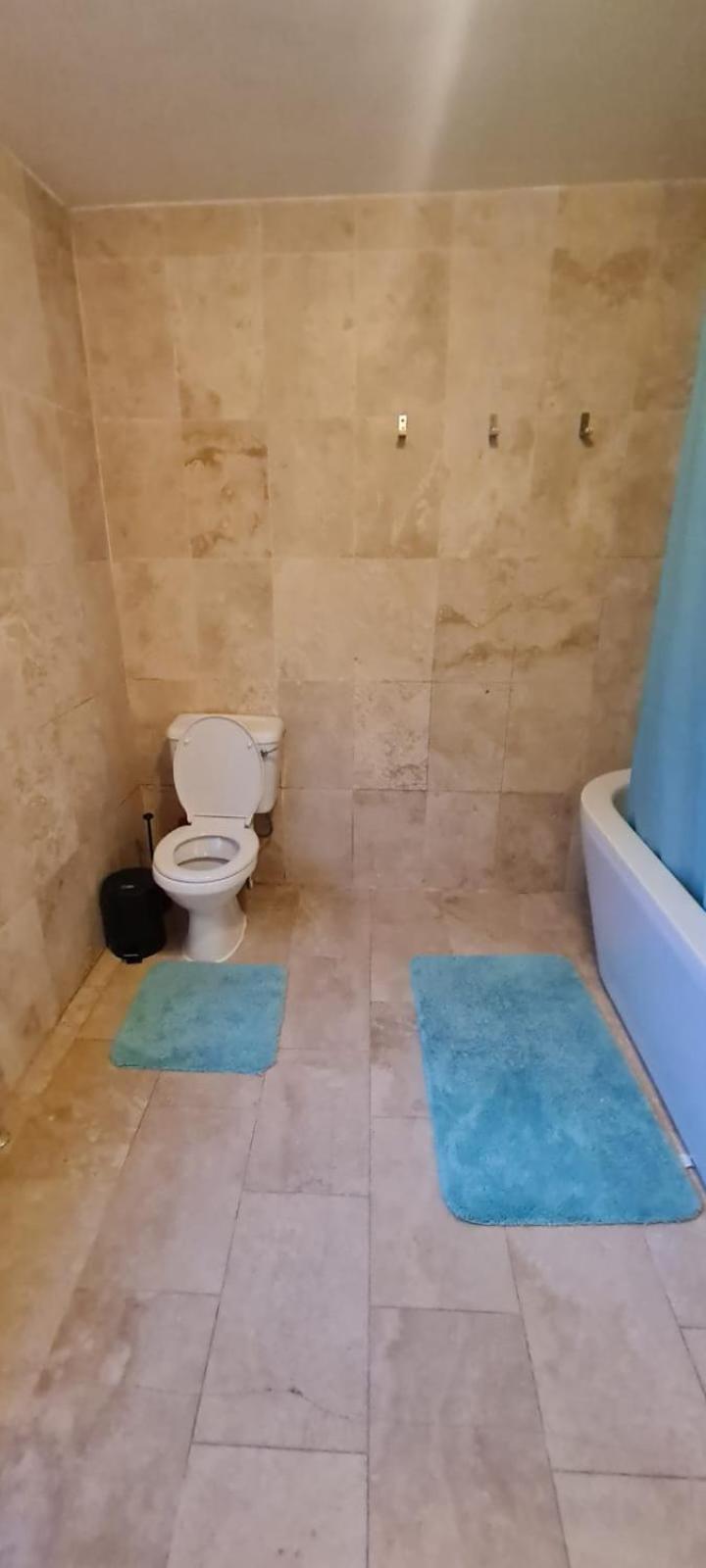 Waddon Apartment